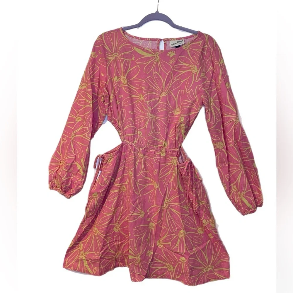 Universal Thread long sleeve lightweight dress with side cut outs. Size M. NN